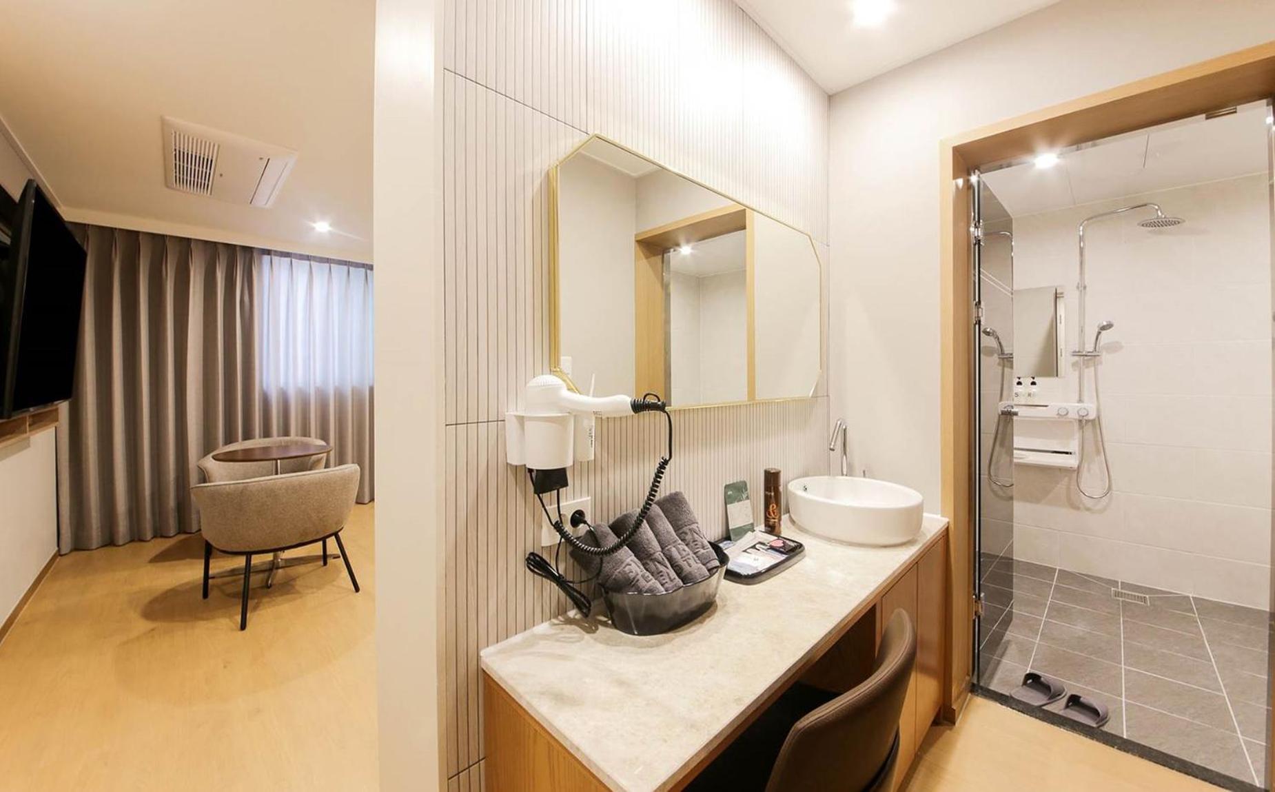 H Avenue Hotel In Gyeongju Exterior foto